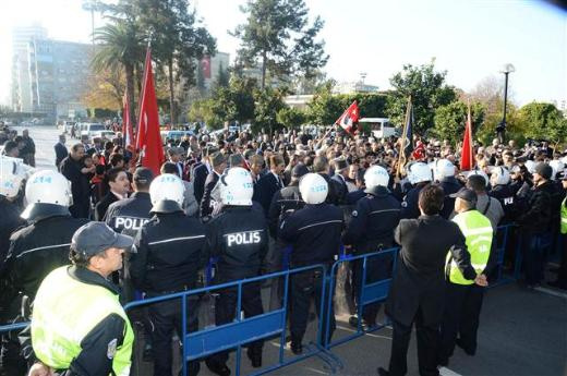 Adana'da olaylı kurtuluş günü kutlaması