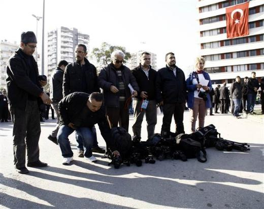 Adana'da olaylı kurtuluş günü kutlaması