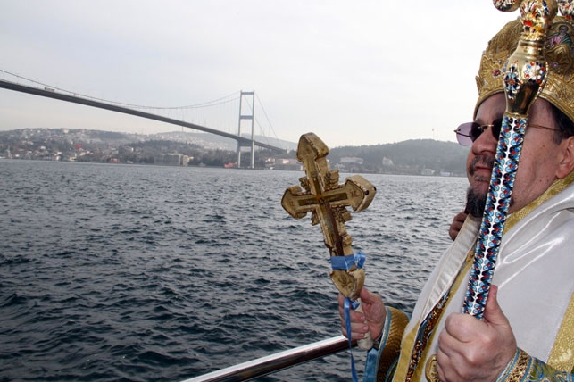 Ortaköy’de denizden haç çıkarma töreni