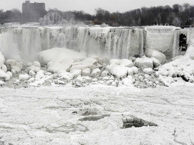 Niagara Şelalesi bile dondu! 103 yıl sonra oldu