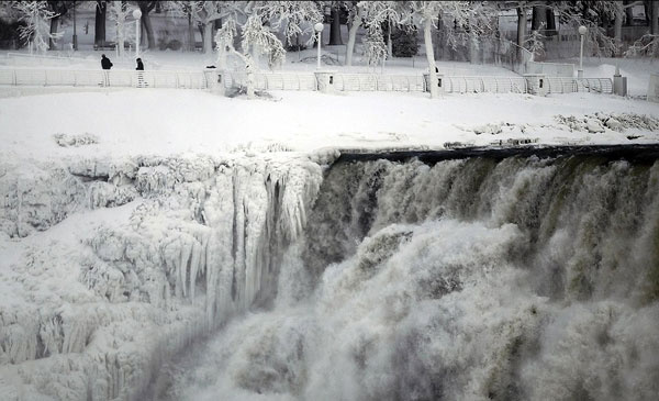 Niagara Şelalesi bile dondu! 103 yıl sonra oldu