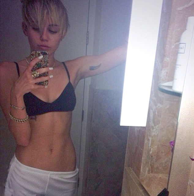 Miley Cyrus'dan beklenmedik selfie