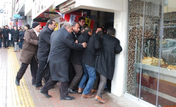 BDP'liler AK Parti'li adaya saldırdı