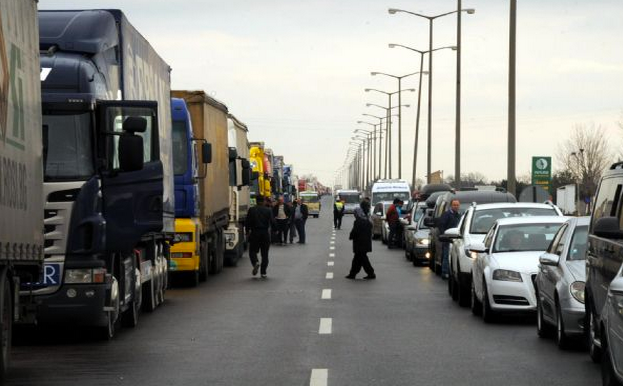 Sınır kapısında sistem çöktü, Avrupa'ya giriş-çıkış durdu