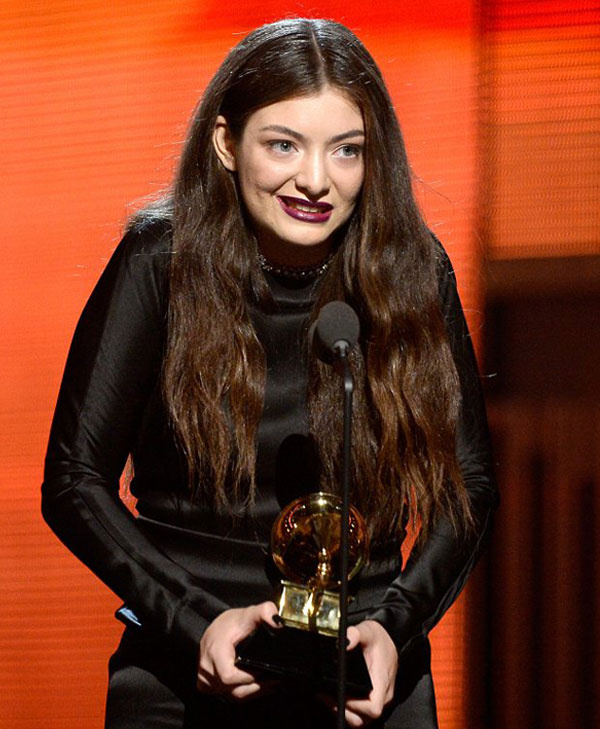 17 yaşındaki şarkıcı Grammy Ödüllerini topladı!