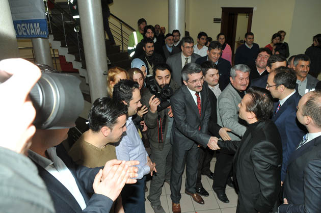 Tuzla Belediyesi Personelinden Başkan Yazıcı'ya Coşkulu Karşılama