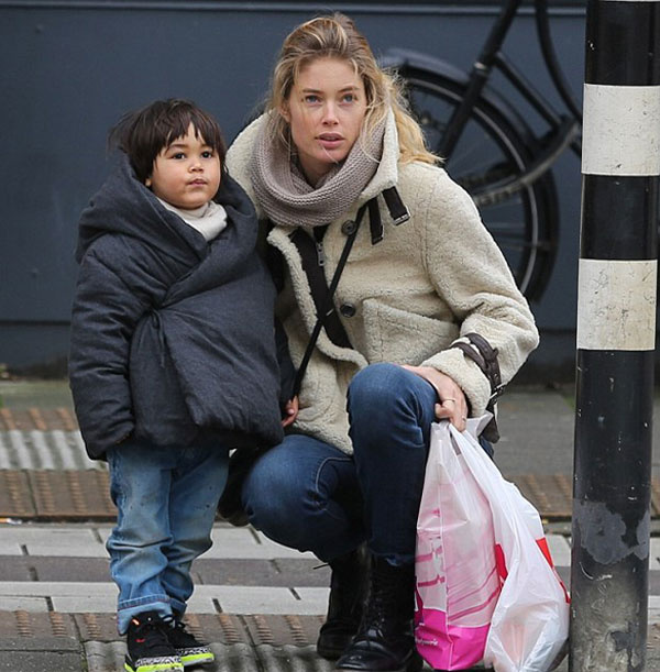 Doutzen Kroes'un makyajsız hali görenleri büyüledi