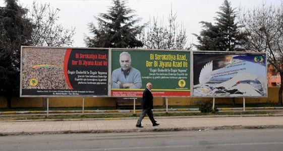 Diyarbakır'daki bilboardlarda Abdullah Öcalan afişleri