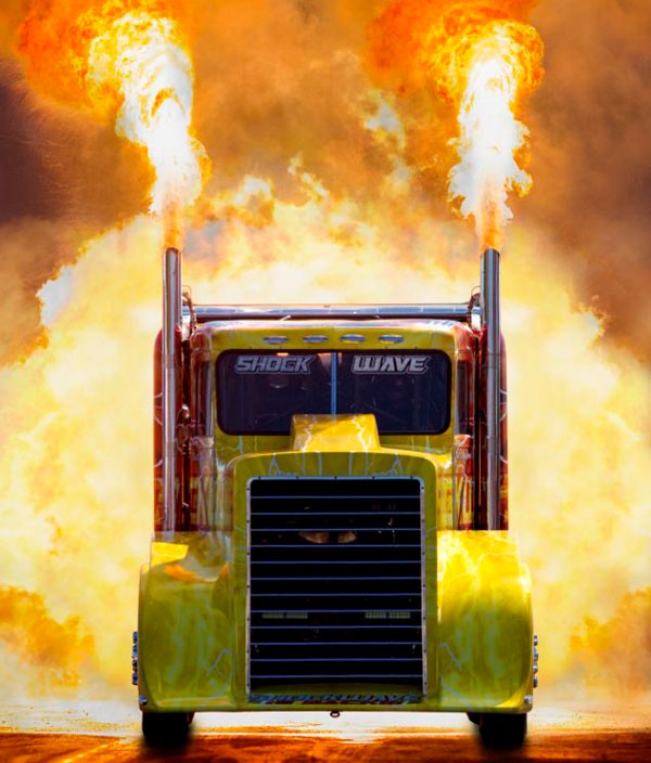 Dünya'nın en hızlı kamyonu Shockwave!