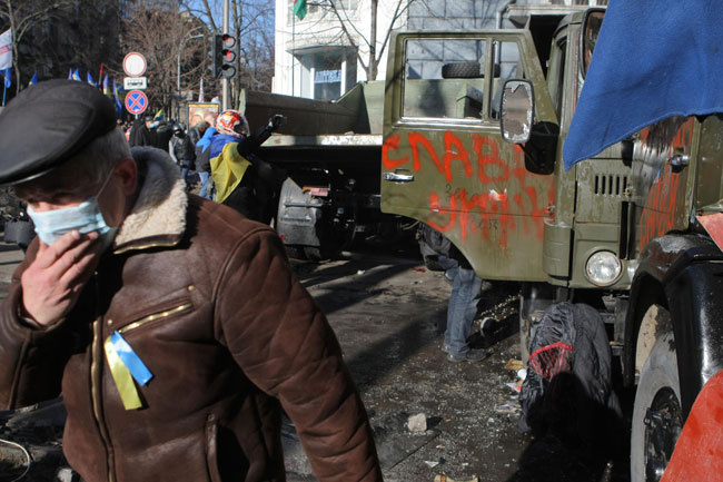 Ukrayna karıştı! 3 ölü