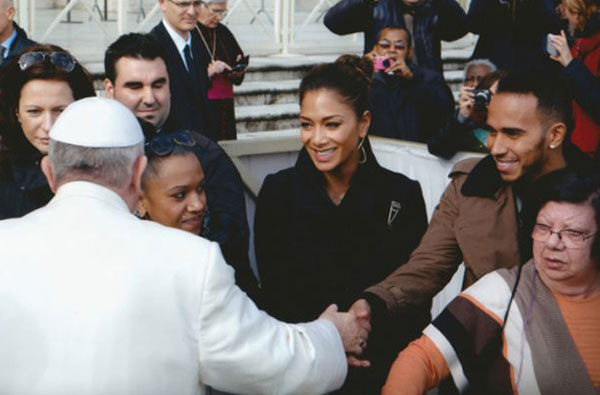 Ünlü çift Papa Francis'in huzuruna çıktı!