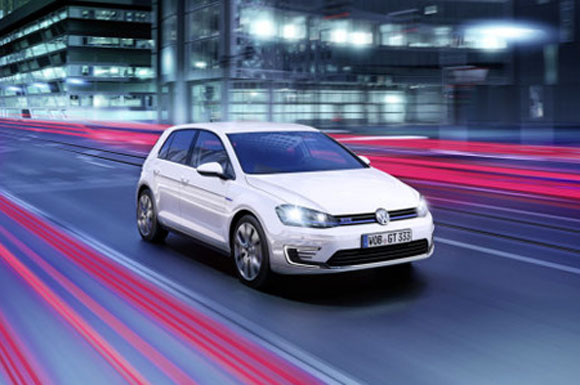 Volkswagen Golf GTE Cenevre'ye hazırlanıyor!