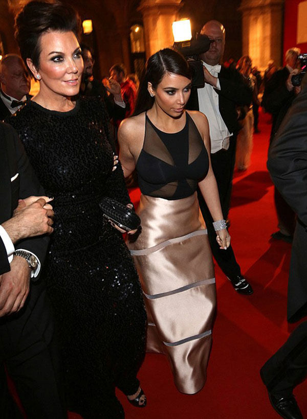 Kim Kardashian ve annesi Viyana'da yakalandı!