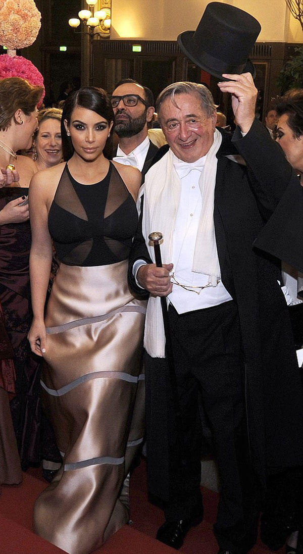 Kim Kardashian ve annesi Viyana'da yakalandı!