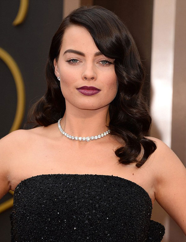 Margot Robbie yeni imajı ile Oscar'da görüntülendi!