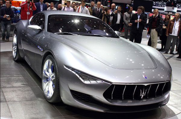 Maserati Alfieri Cenevre'nin gözbebeği oldu!