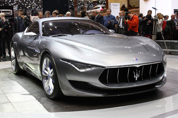 Maserati Alfieri Cenevre'nin gözbebeği oldu!