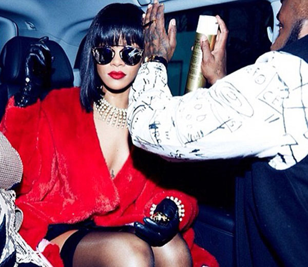 Rihanna'nın Dior fotoğrafları olay yarattı!