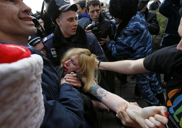 FEMEN'den Kırım'da Putin karşıtı eylem