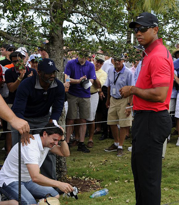 Tiger Woods hayranını az kalsın öldürüyordu!