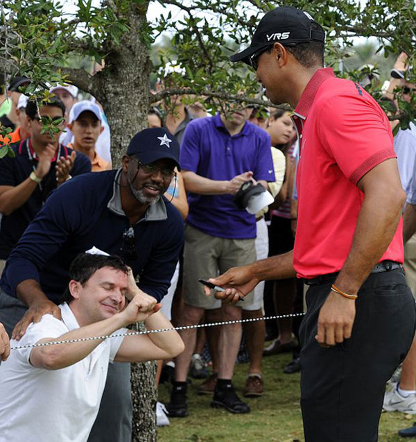 Tiger Woods hayranını az kalsın öldürüyordu!