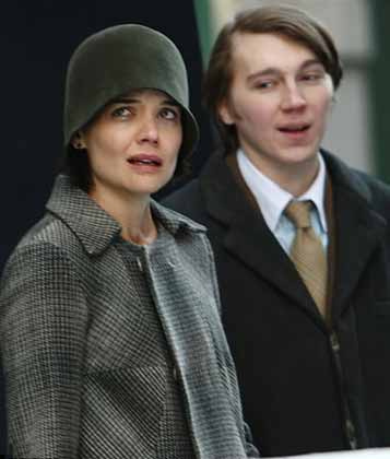 Katie Holmes sokak ortasında ağladı