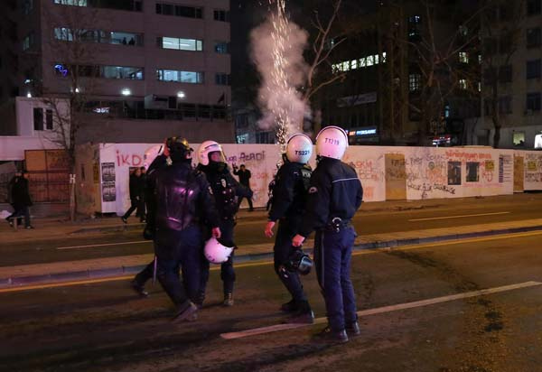 Berkin Elvan'ın ölümü protesto ediliyor