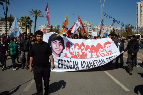 Başbakan Erdoğan'ı protesto eden gruba müdahale