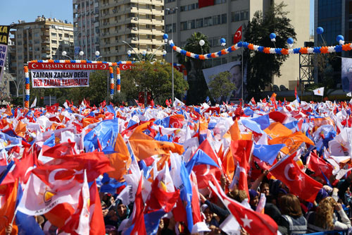 Başbaka Erdoğan'a Adana'da ilginç pankart