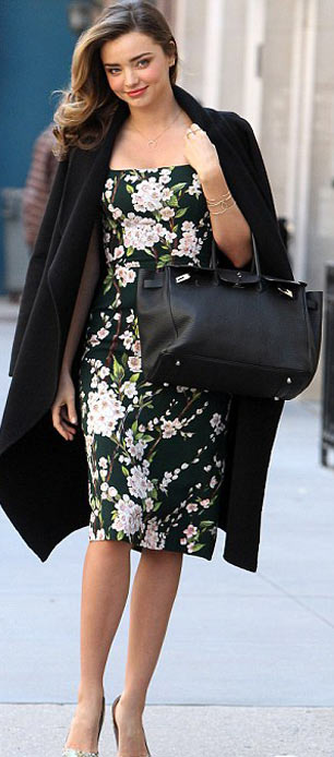Miranda Kerr çiçekler içerisinde görüntülendi