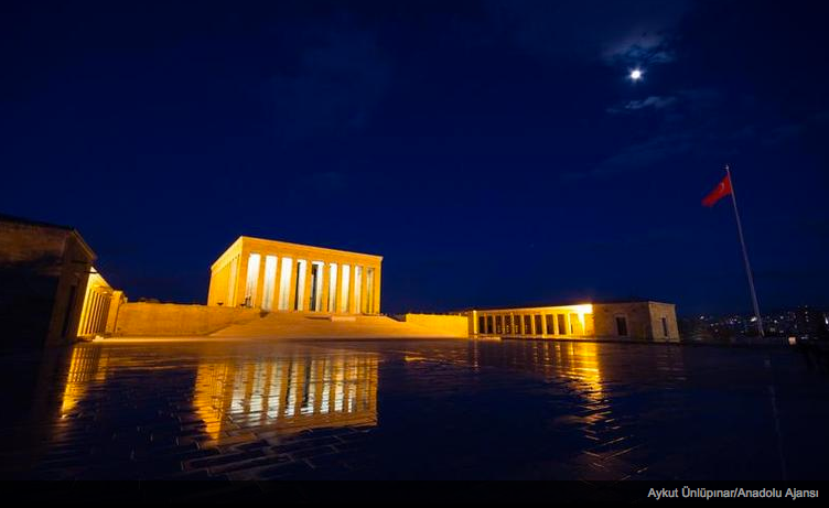 Anıtkabir gece işte böyle görünüyor!