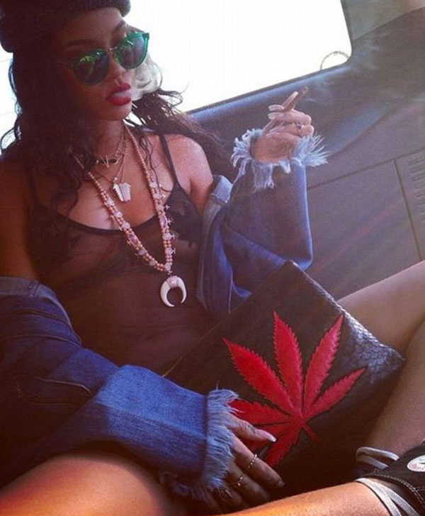 Rihanna'nın uyuşturucu bayramı dikkat çekti!