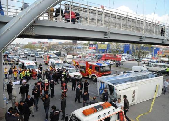 Ankara'da feci kaza: 2 ölü 20 yaralı