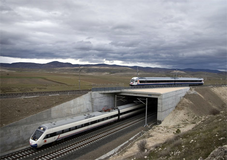 Hızlı tren ilk seferinde