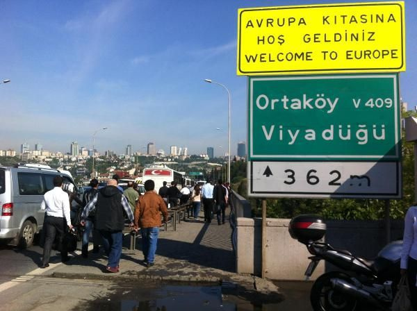 Boğaziçi Köprüsü kilitlendi vatandaş yürüyor