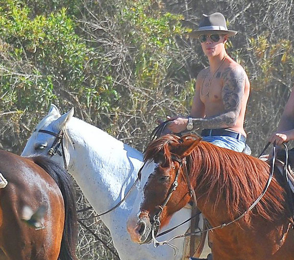 Justin Bieber at üstünde yakalandı