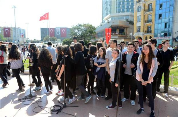 Taksim'de 2 dakika süren tören gerginliği