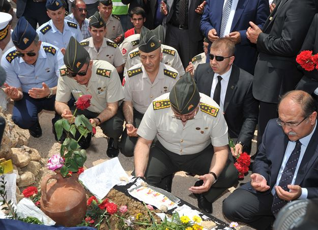 TSK, madencilere taziye ziyareti fotoğraflarını yayımladı