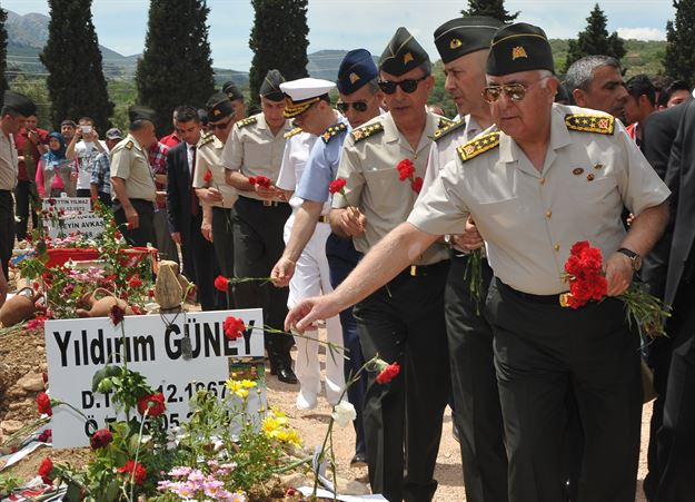 TSK, madencilere taziye ziyareti fotoğraflarını yayımladı