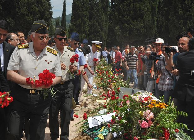 TSK, madencilere taziye ziyareti fotoğraflarını yayımladı