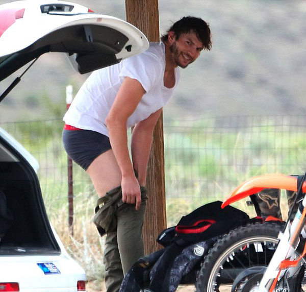 Ashton Kutcher'ın motocross heyecanı!