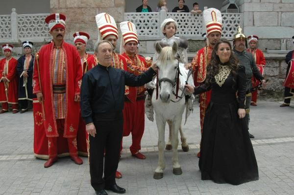 Bursa Vali Yardımcısı Mehmet Özcan'ın camide sünnet skandalı