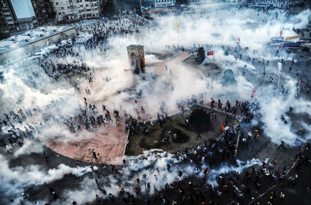 Gezi Parkı'nı anlatan duvar yazıları