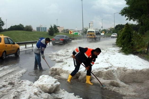 Bu nasıl şey Haziran ayında buz dağı oluştu