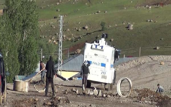 Yol kapatan PKK'lı göstericilere müdahale