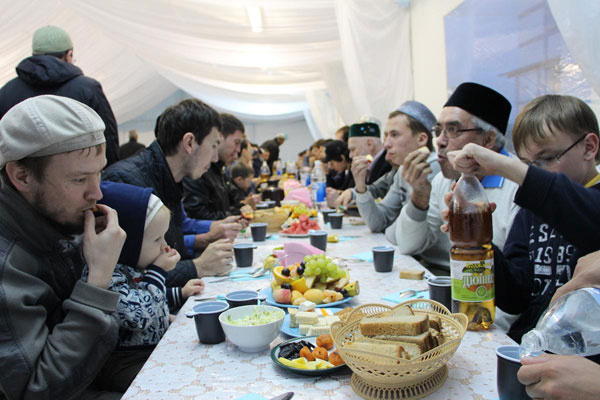 İslam dünyasında ilk iftar ve teravih namazı