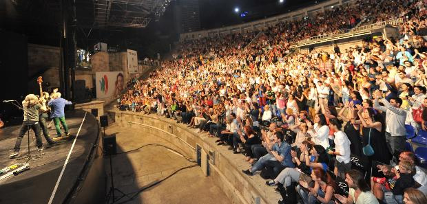 MFÖ konserinde Cem Yılmaz sürprizi!