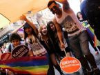 Eşcinsellerden Taksim'de renkli yürüyüş