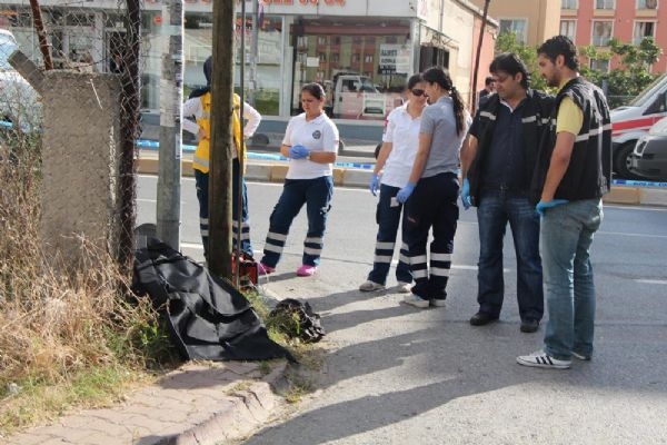 Ağzına silah dayayıp ateş etti 