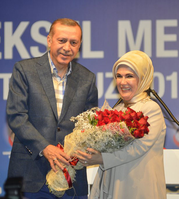 Başbakan Erdoğan'dan eşine anlamlı hediye